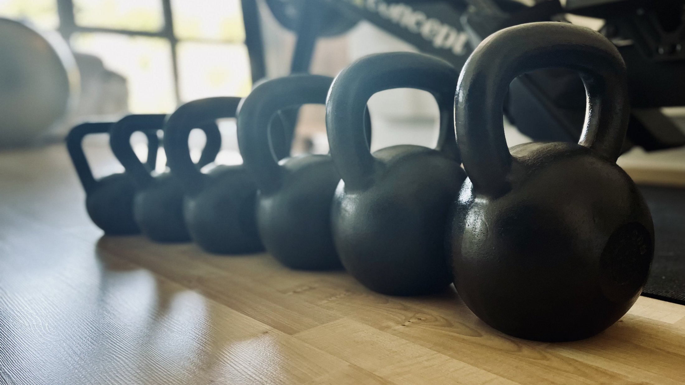 Kettlebells im Trainingsraum